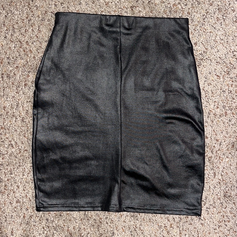 PrettyLittleThing skirt - Picture 2 of 3